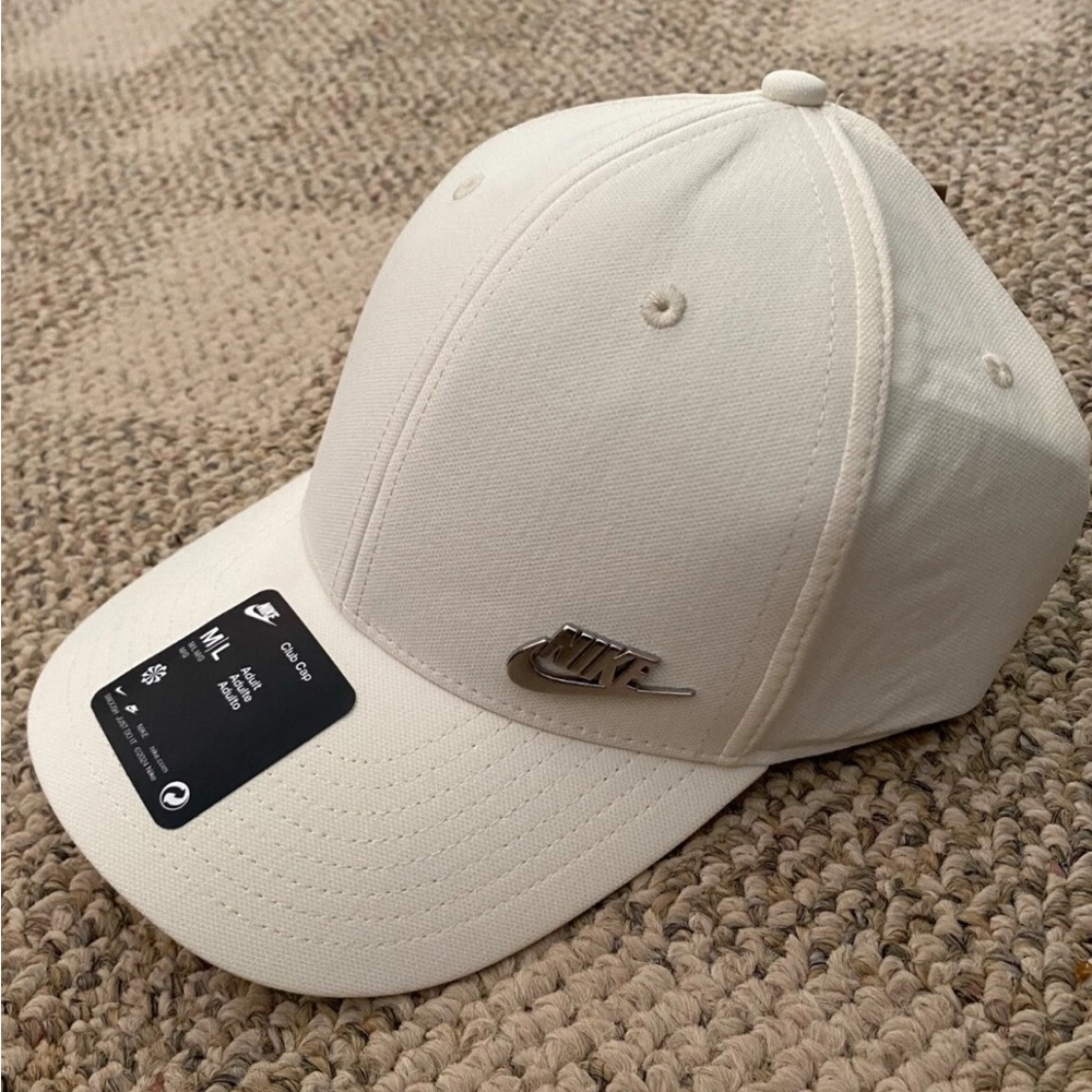 Nike Off-White Cap with Metallic Logo Unisex